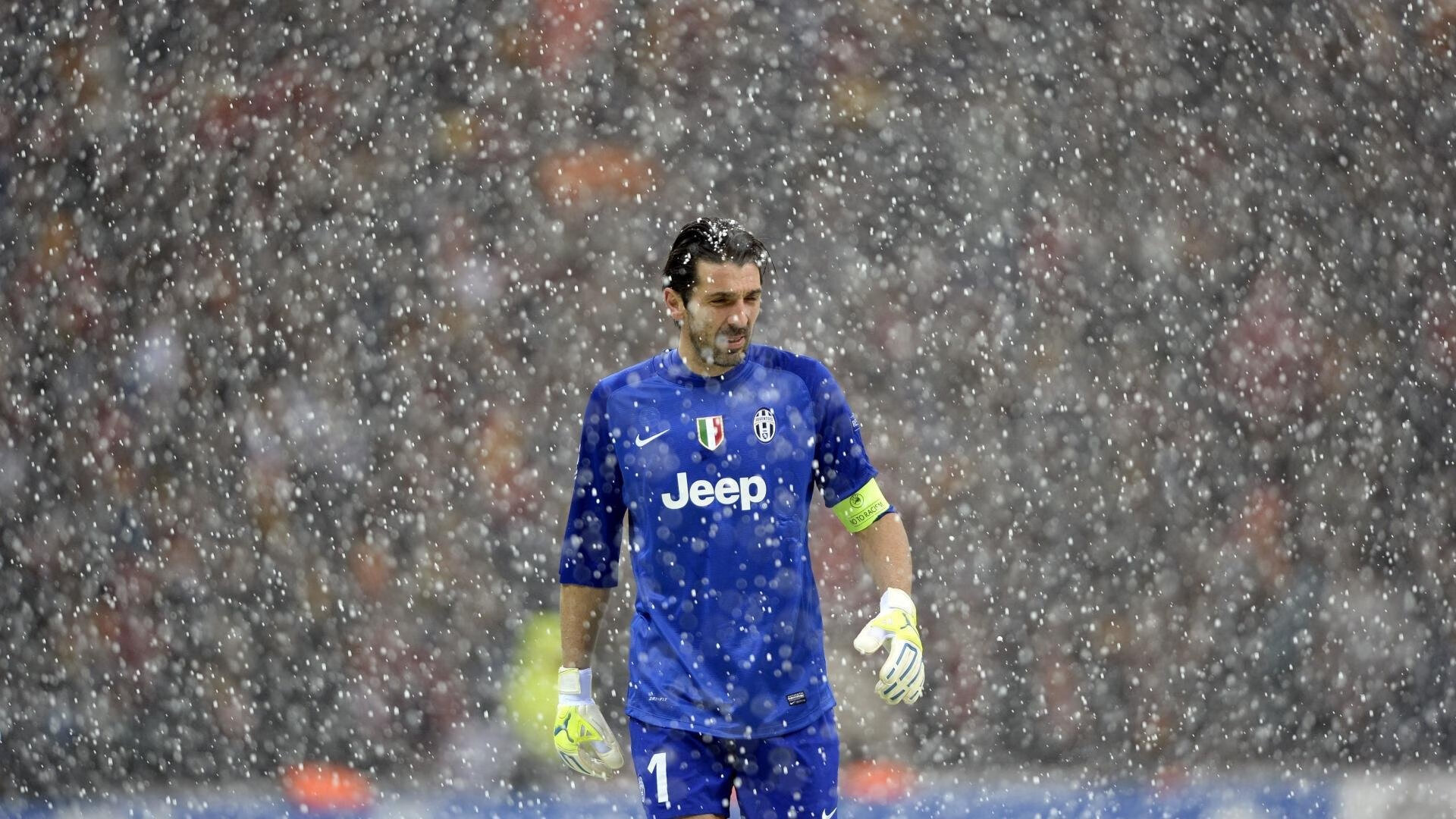 拜仁锋线跑动灵活形成层层攻势,拜仁战术风格打法