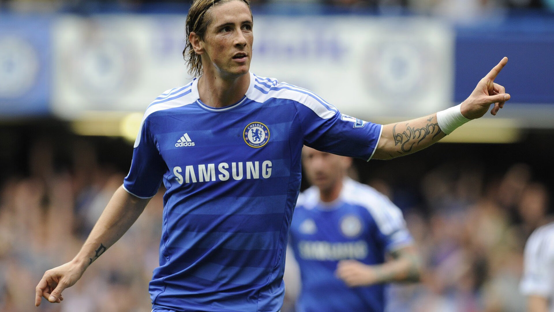 球队技术与战术结合紧密，场上表现卓越，球队战术怎么设置