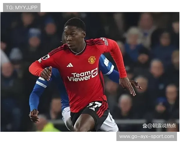 曼联梅努短传渗透训练更聪明——打造战术新核，助力红魔崛起