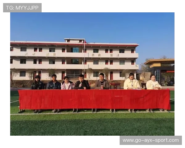 青训营导师与家长座谈 共同关注成长问题,青年成长营导师讲话 青训营导师与家长座谈 共同关注成长问题,青年成长营导师讲话